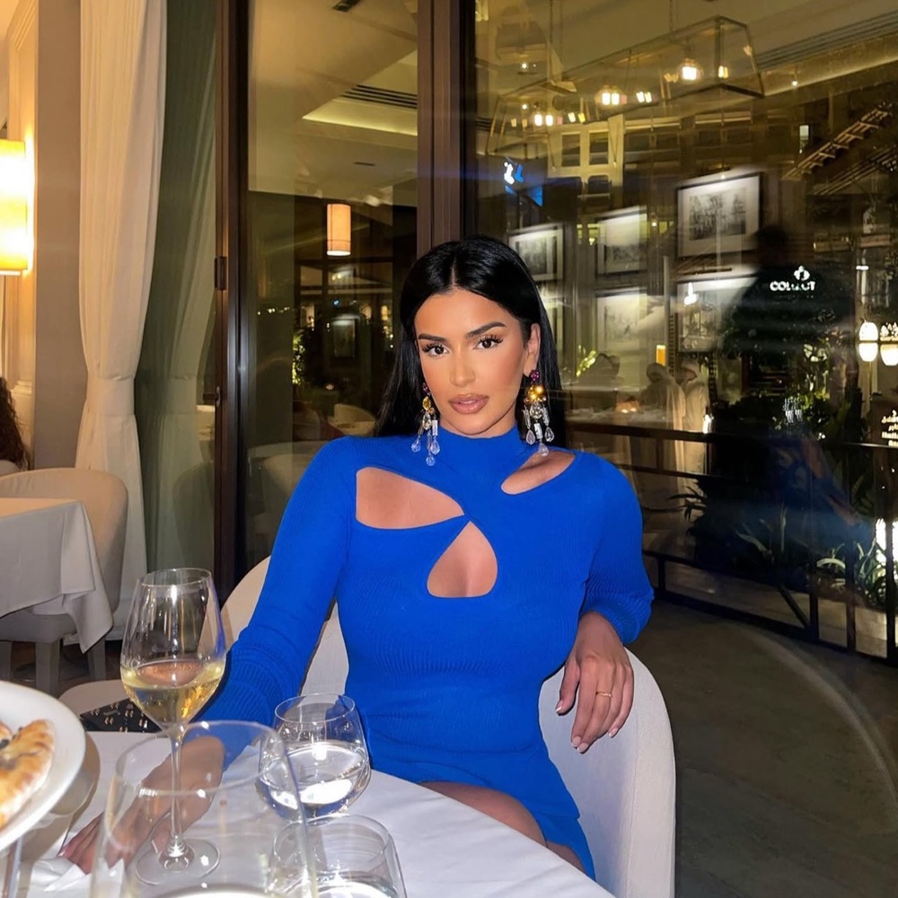 PrettyLittleThing Blue and White Long Sleeve Dress - Picture 4 of 4